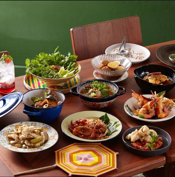 Learn Thai cooking from a Michelin chef! Market tour & feast. - incl. lunch